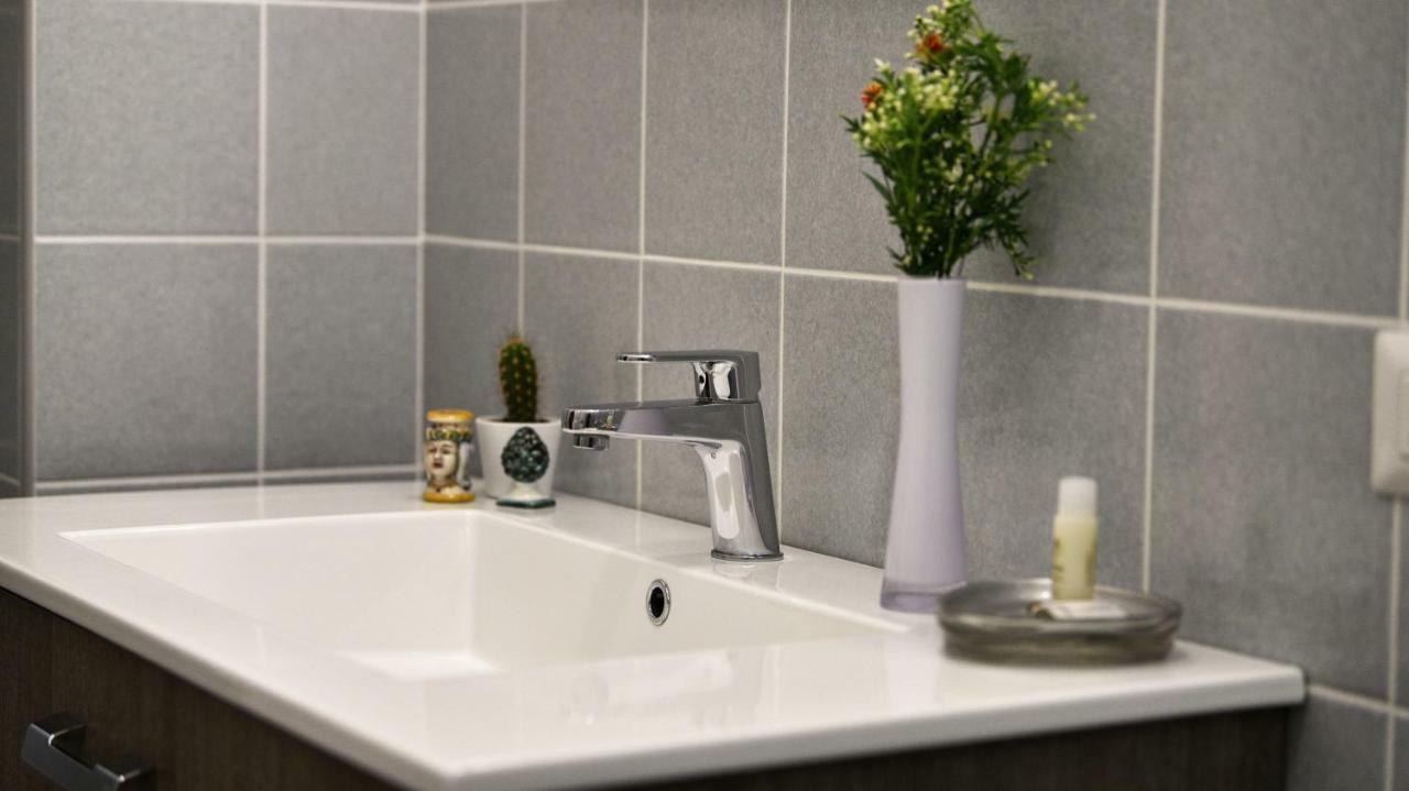 Ofelia House&Rooms Cibali ภายนอก รูปภาพ
